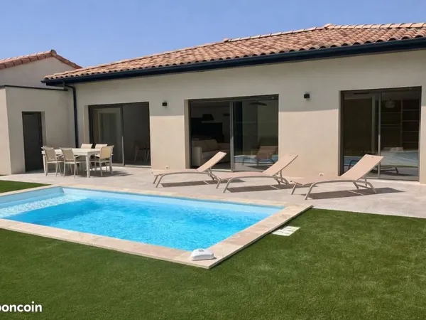 Villa neuve avec piscine