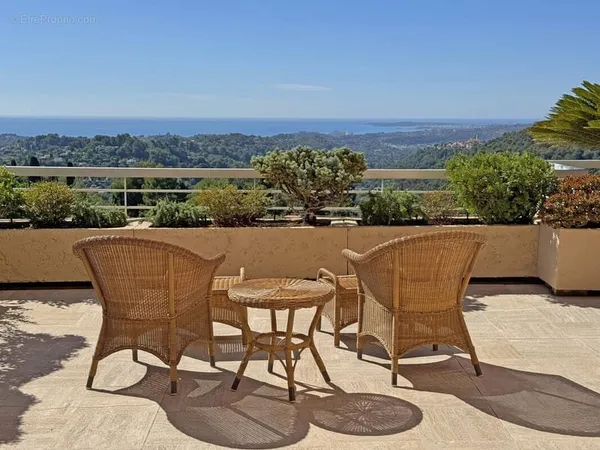 Vence - 3 pièces de 92,4 m2, terrasse de 75,55 m2 - Vue mer panoramique