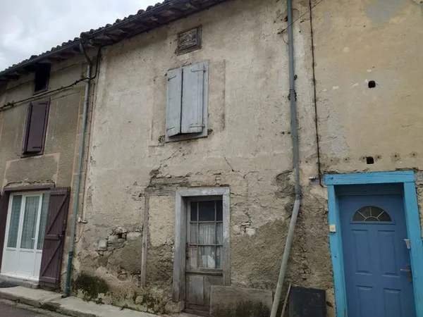 Maison de village avec jardin à rénover