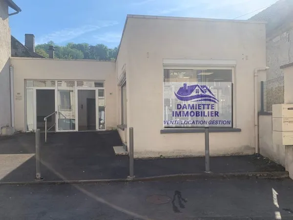 A Vendre Ensemble de 4 locaux en centre ville.