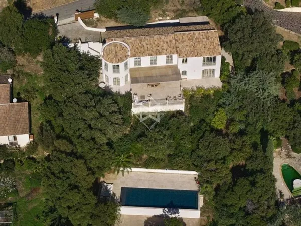 Villa 8 pièces 320 m²