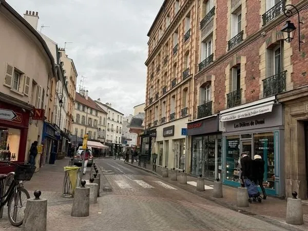 Local commercial 217 m² NANTERRE