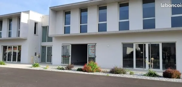 Local Professionnel Neuf 94 m² - Portet (31120) | Vitrine & Parking