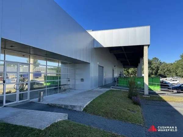 Local d'activité 1300 m²