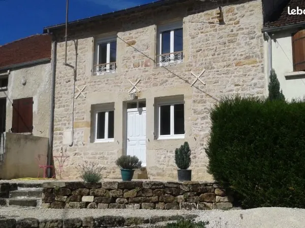 Maison lumineuse et tranquille a louer à 52500 Fayl Billot