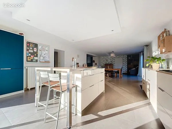 Maison 8 pièces 200 m²