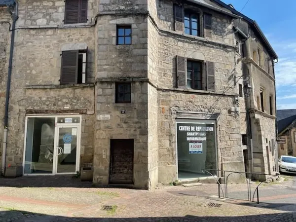 Grand local commercial lumineux