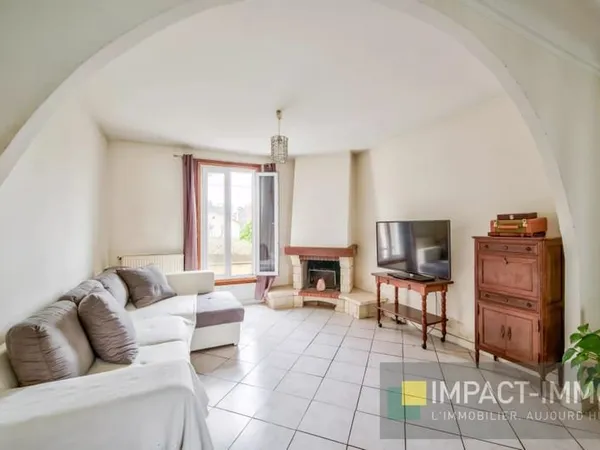 Maison spacieuse avec 5 chambres et jardin