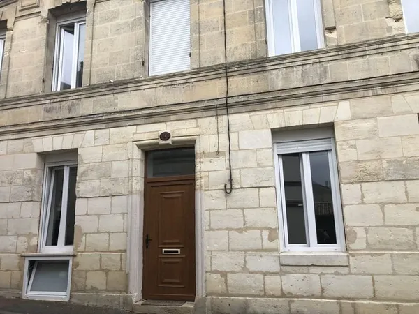 BELLE MAISON DE VILLE ENTIEREMENT RENOVEE