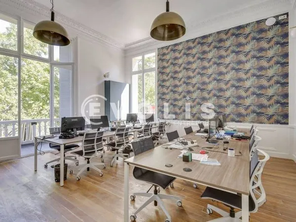 Bureaux 560 m²