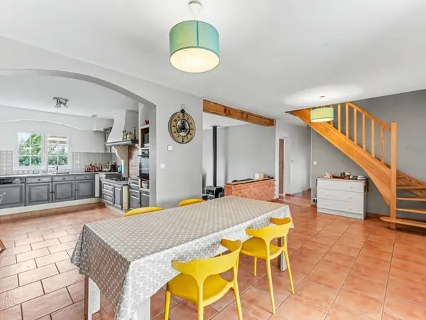 Maison familiale de 170 m² : Volume, Lumière et Économies d'Énergie
