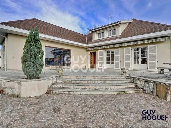 Maison spacieuse à vendre à Bourg-en-Bresse - 8 pièces, 5 chambres