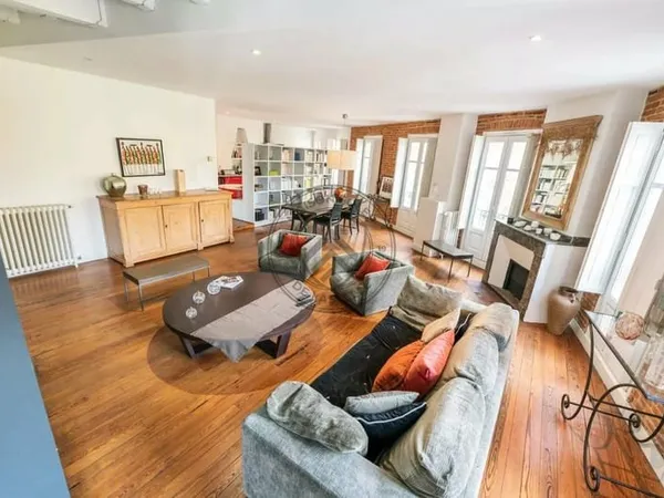 Appartement d'exception face au palais de justice