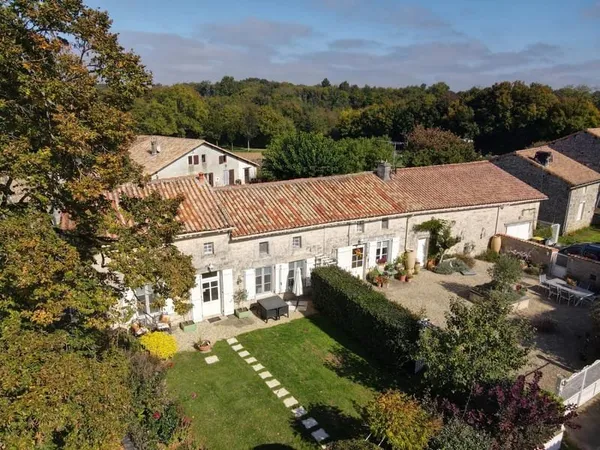 Maison en pierre pleine de charme avec maison d'amis indépendante