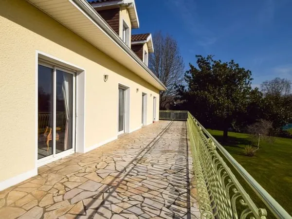 Maison 6 pièces 180 m²