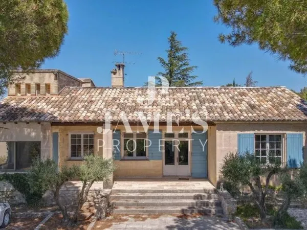 Maison au calme avec piscine- Fontvieille