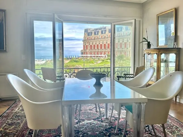 Vends Bel appartement traversant avec vue sur Océan et Palais - Biarritz - 3 chambres, 200m²