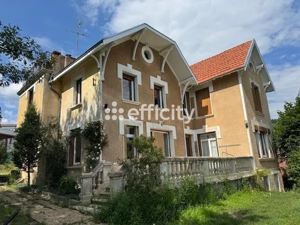 Maison 11 pièces 270 m²