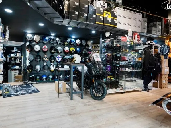 Magasin Equipements moto + e-commerce à vendre - Emplacement premium N20 (92) - 1,1M CA