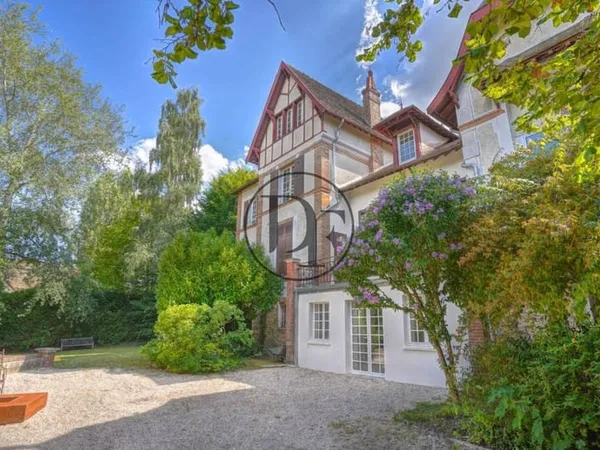 Villa 15 pièces 444 m²