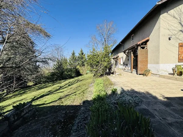 À Vendre Maison familiale avec grand terrain au coeur de Li
