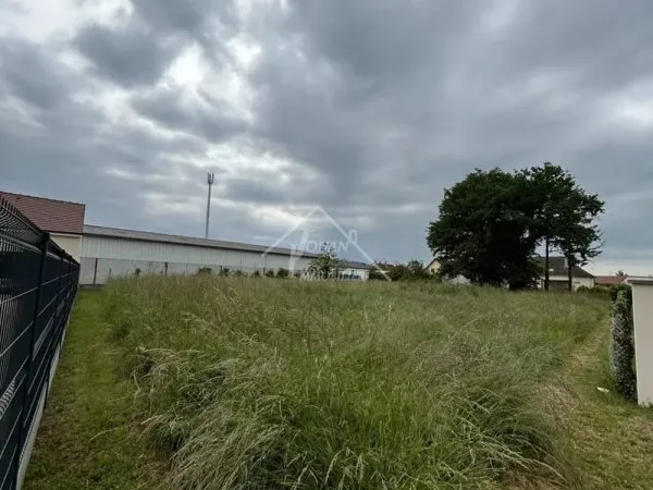 Terrain de 1973 m² proche de la ville