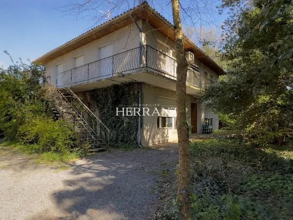 Maison de caractère 240m2 avec parc arboré Proche centre-v