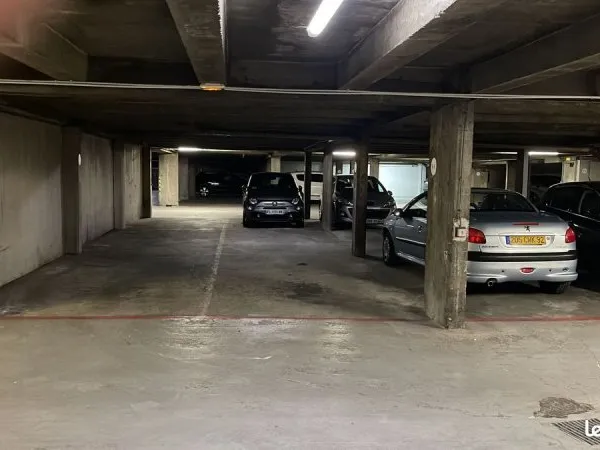2 Parkings (en enfilade) Rue E Nortier à Neuilly/Seine