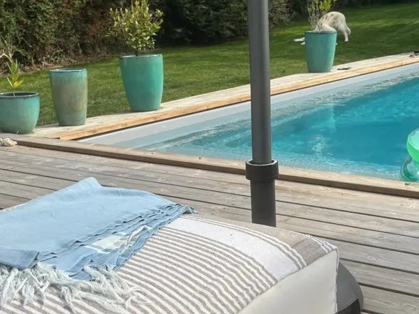 Charmante chaumière avec piscine