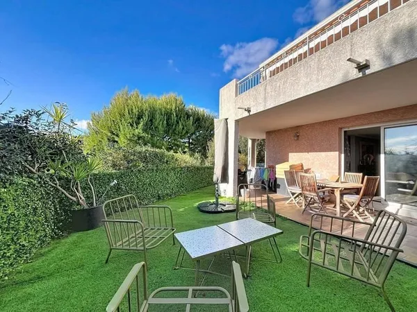 Nice Ventabrun - 4 pièces en rez-de-jardin avec vue mer, piscine, 2 stationnements