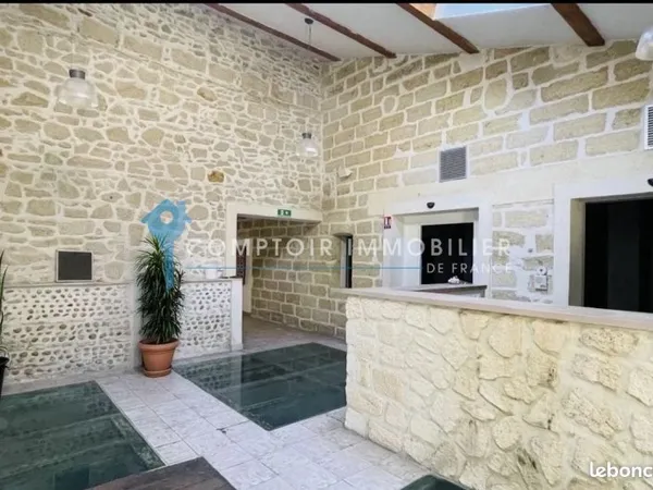Local 550 m² Aimargues
