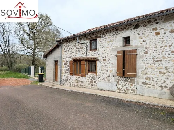 MAISON DE BOURG AVEC DEUX CHAMBRES ET JARDIN