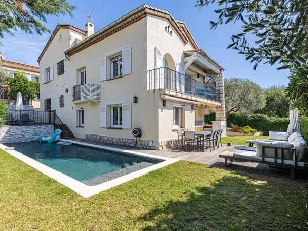Villa 6 pièces 207 m²