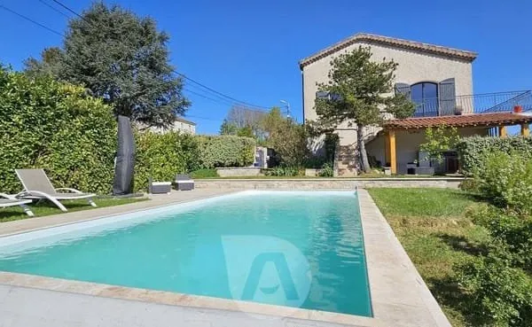 Maison 8 pièces 229 m²