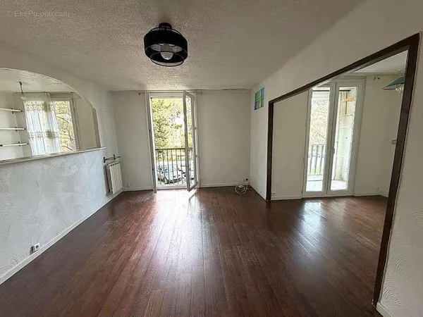 Appartement type 3/4 pièces - 64,54 m2 - MARSEILLE 12e - 166 000€ *