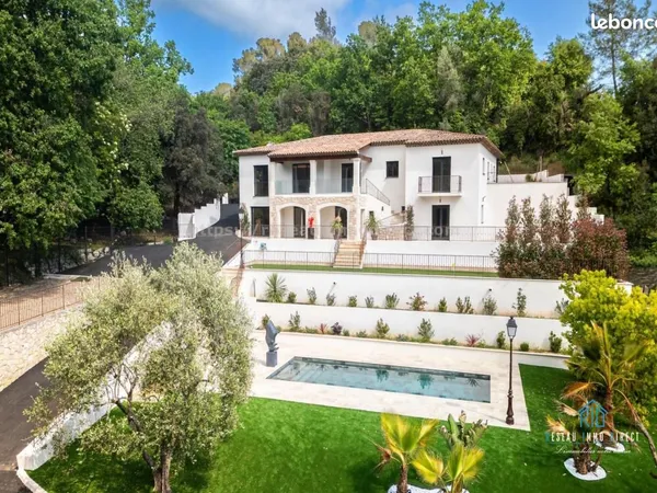 Villa 10 pièces 300 m²