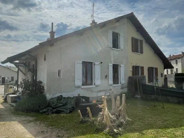 Maison fort potentiel idéalement située à la Tour du Pin