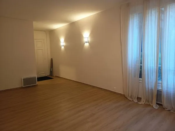 Local commercial 2 pièces 54 m²