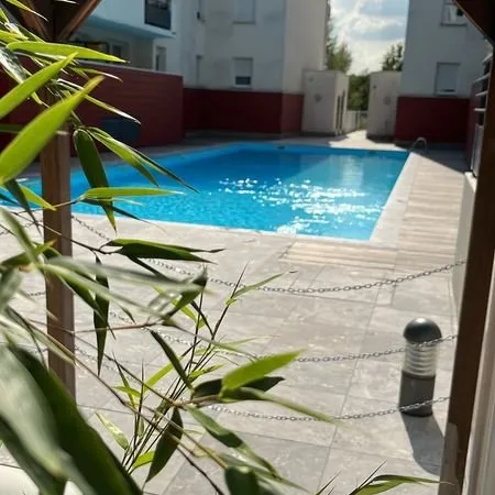 Appartement f2 avec balcon et piscine