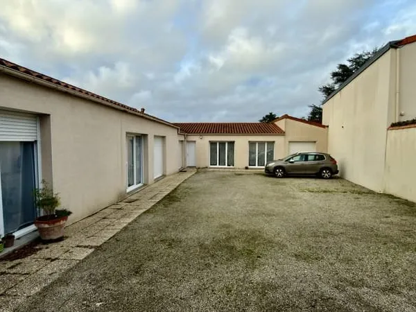 Maison avec 8 studios loués en meublés
