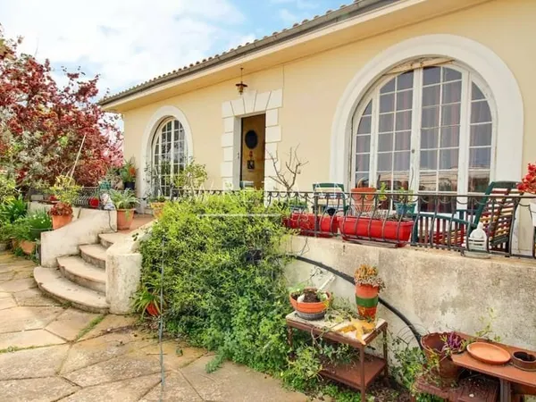 Maison à rénover avec un grand terrain - Nice Fabron
