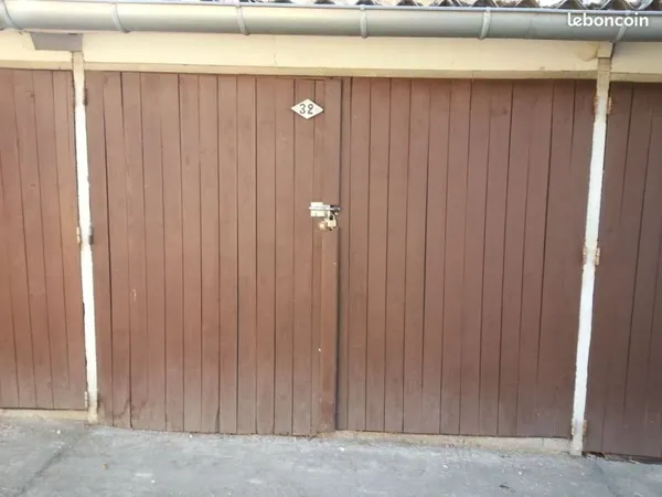 BOX FERMÉ pour Citadine BAGNEUX stade