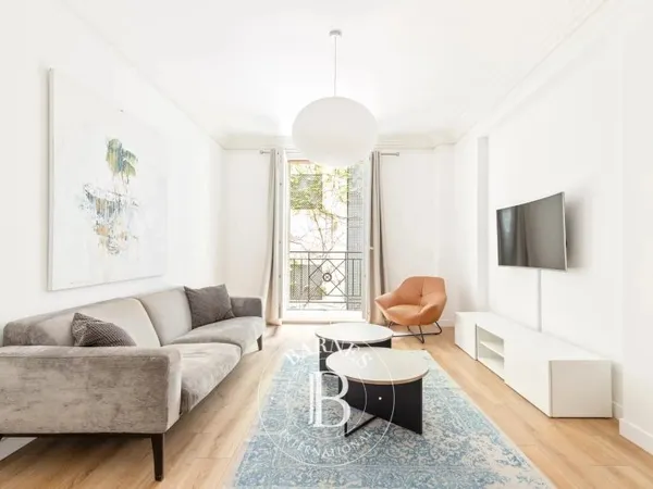 EXCLUSIVITE - Paris 8ème - Avenue George V - Appartement rénové - 2 Pièces