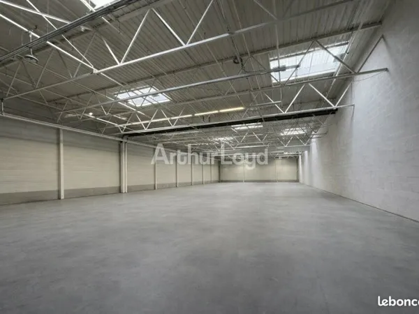 Local commercial 1 427 m²
