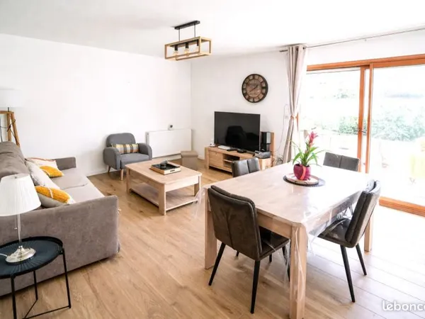 Grand 2 pièces de 60 m² en rez-de-chaussée avec jardin - Noisy-le-Grand centre