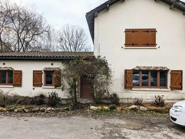 Grande maison avec 5 chambres et appartement de 2 chambres.