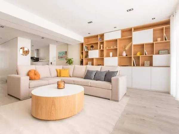 Studio 4 pièces 130 m²
