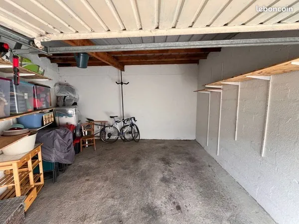 Garage à louer - spacieux secteur Stade à Meythet