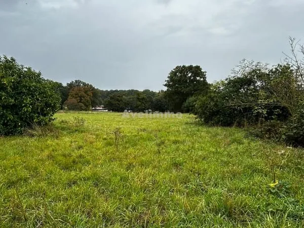 Terrain de 909m² constructible à Civry La Forêt