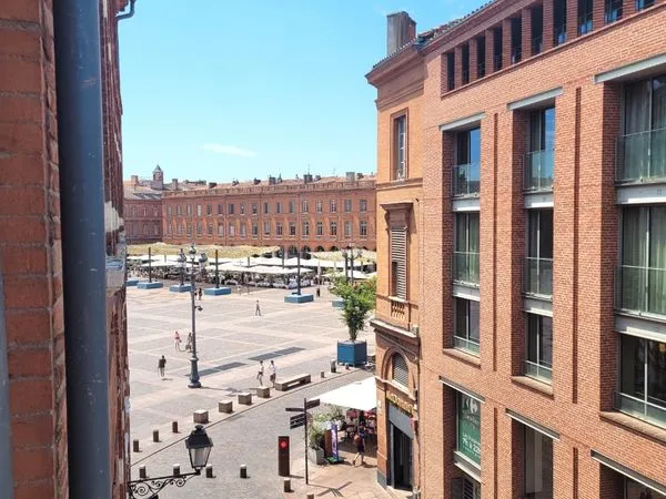Bel appartement 3 pièces avec vue sur la place du Capitole 58,7 mètres carrés
